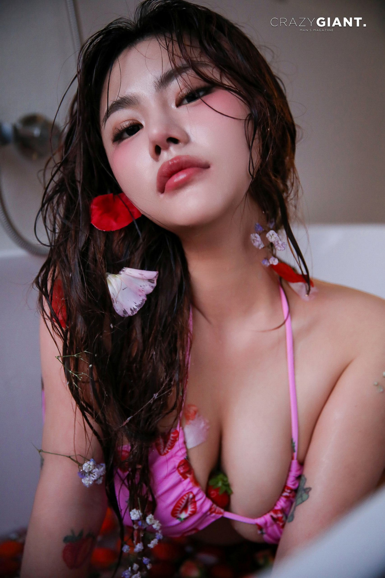Bani 바니, CrazyGiant “Strawberry Vibes” Set.01(45P)