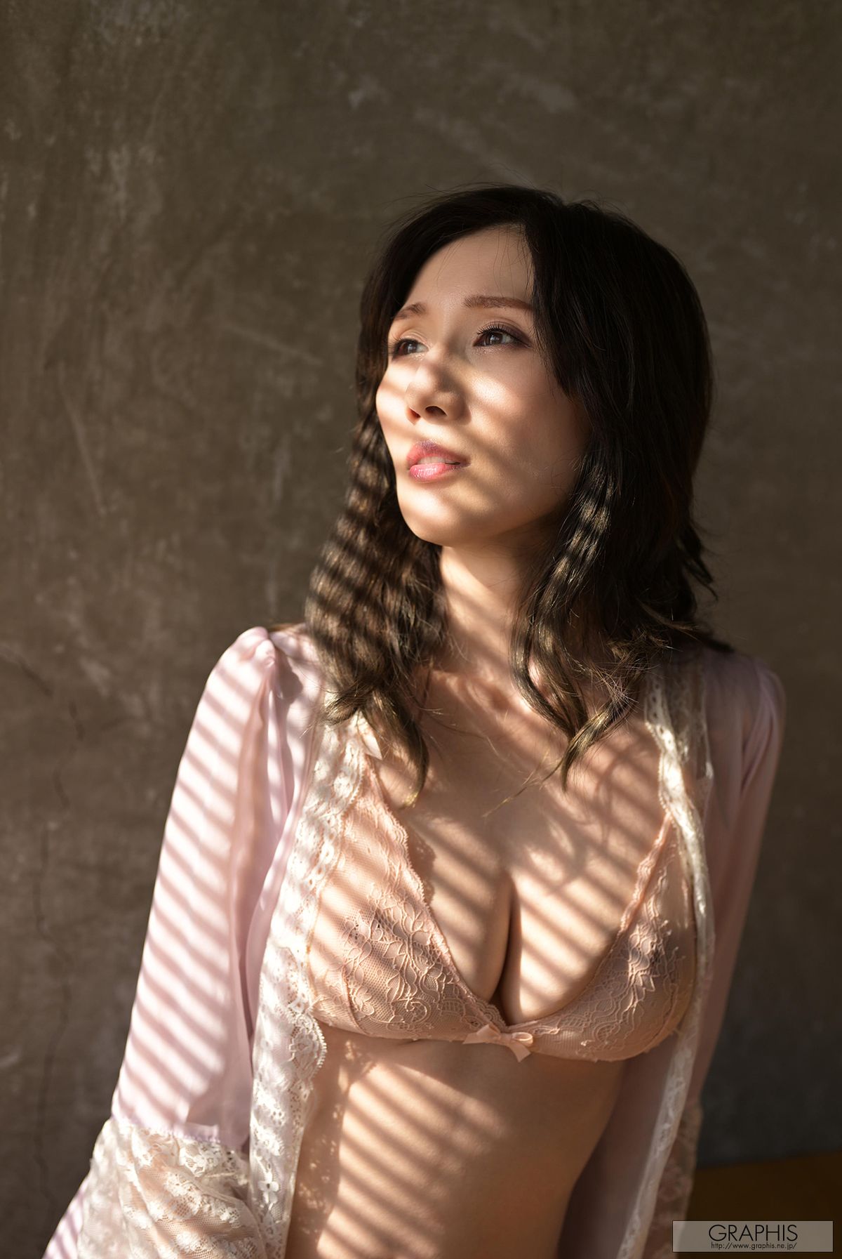 JP JULIA – Graphis Gals No.555 Majesty Part01 (72P)