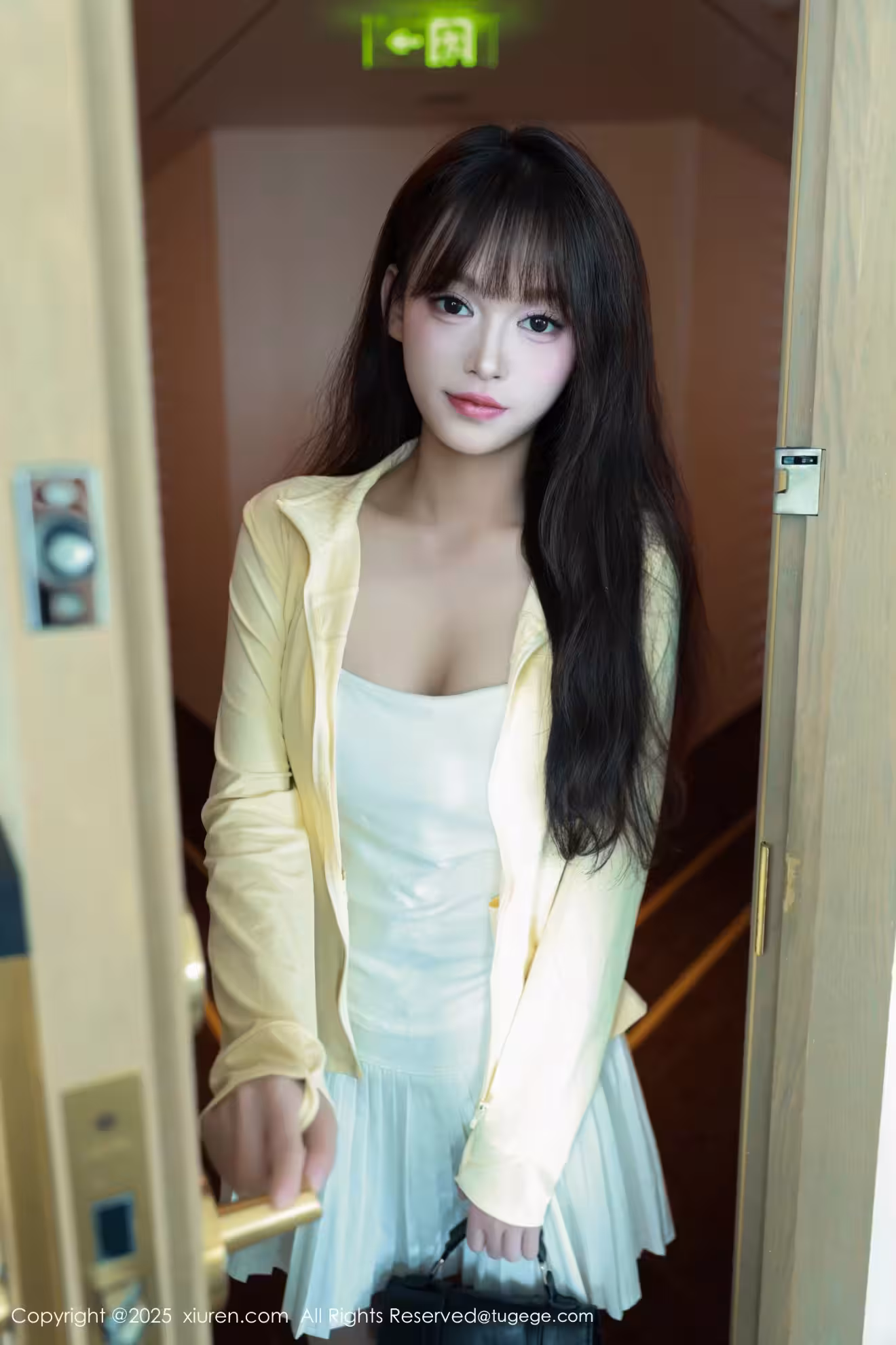 (XIUREN秀人網)2025.08.28 Vol.10702 糯咪 完整版無水印寫真(82P)