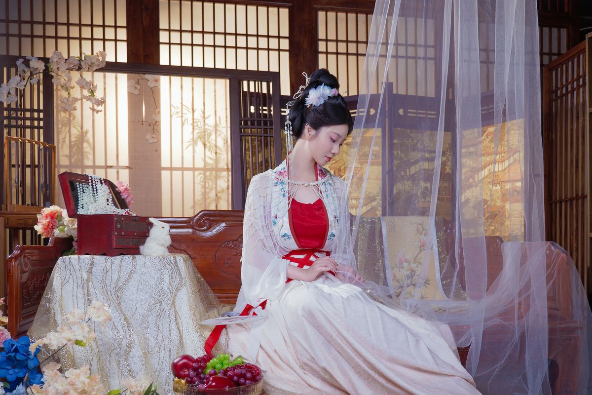 Coser@年年Nnian – 广寒宫 (81P)