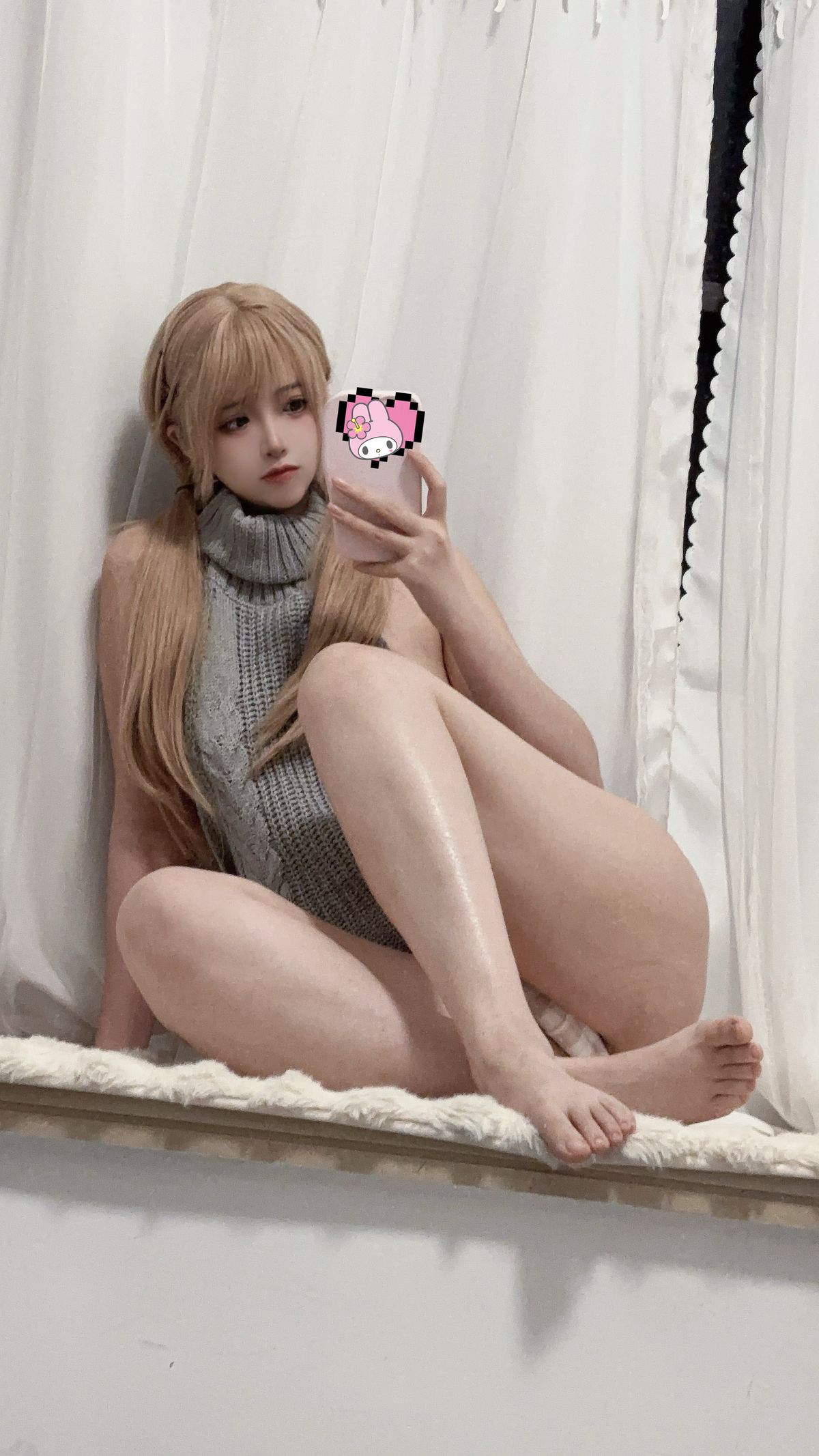 Coser@疯猫ss – 露背毛衣 (16P)