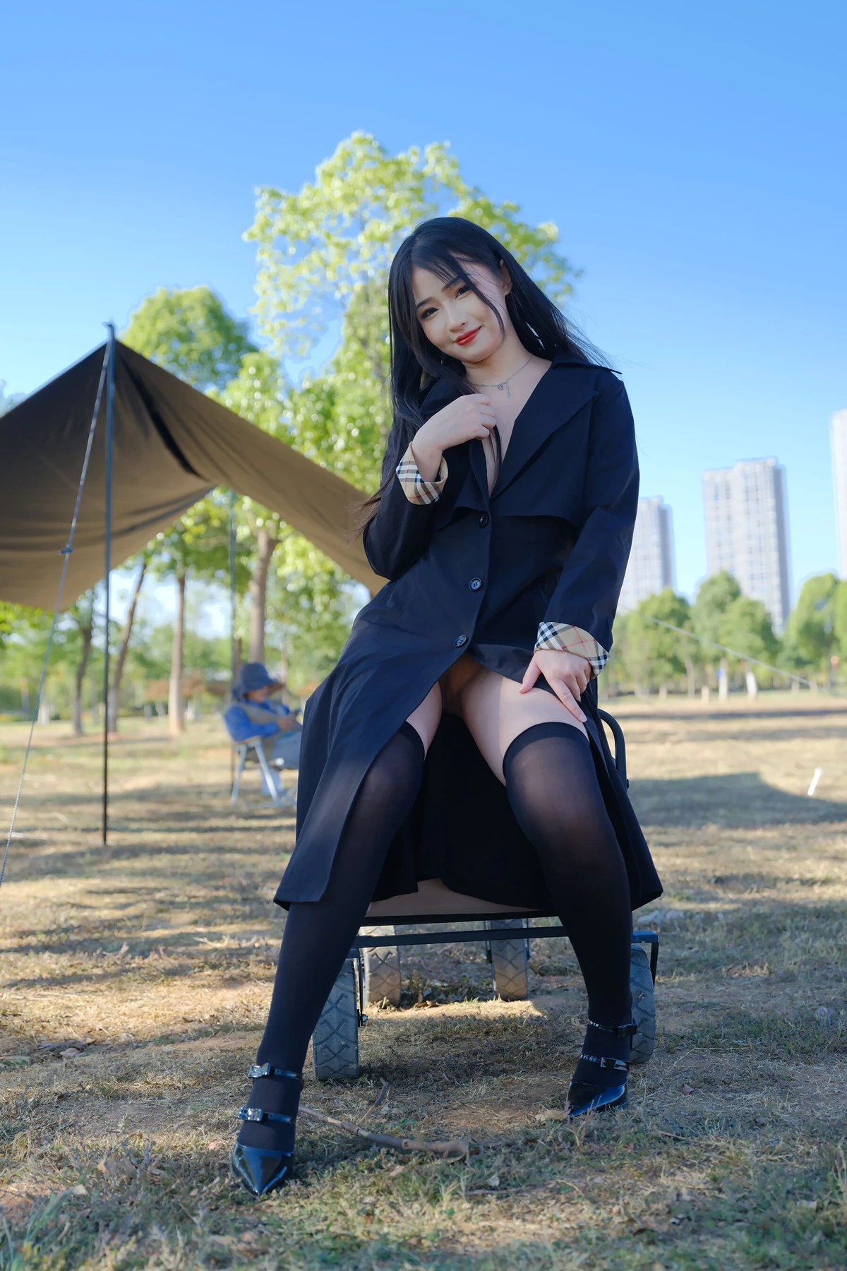 小泽 – 黑色丝袜女同事 户外露出 Set.02