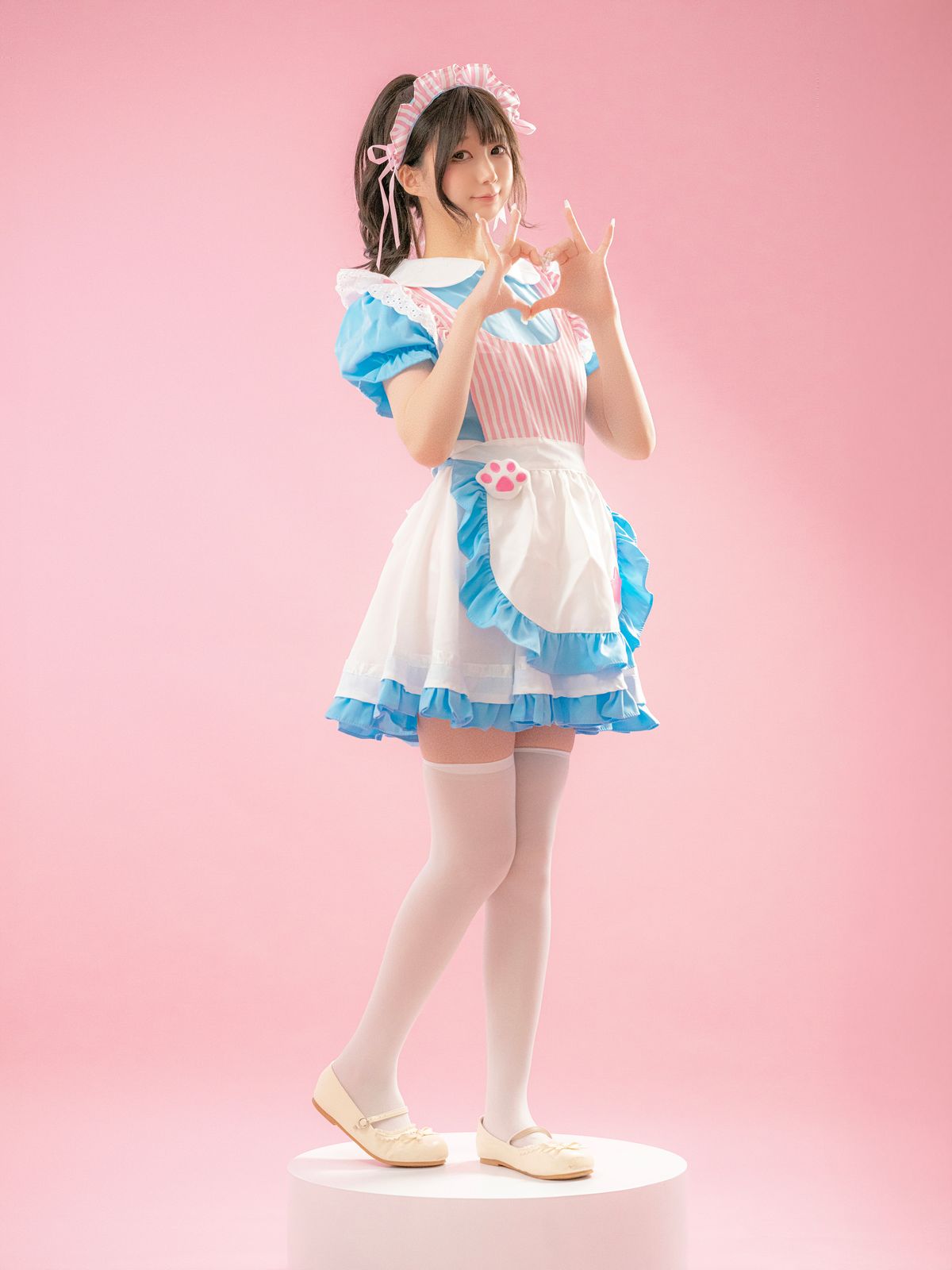 Coser@NAGISA魔物喵 – メイド喫茶 (91P)
