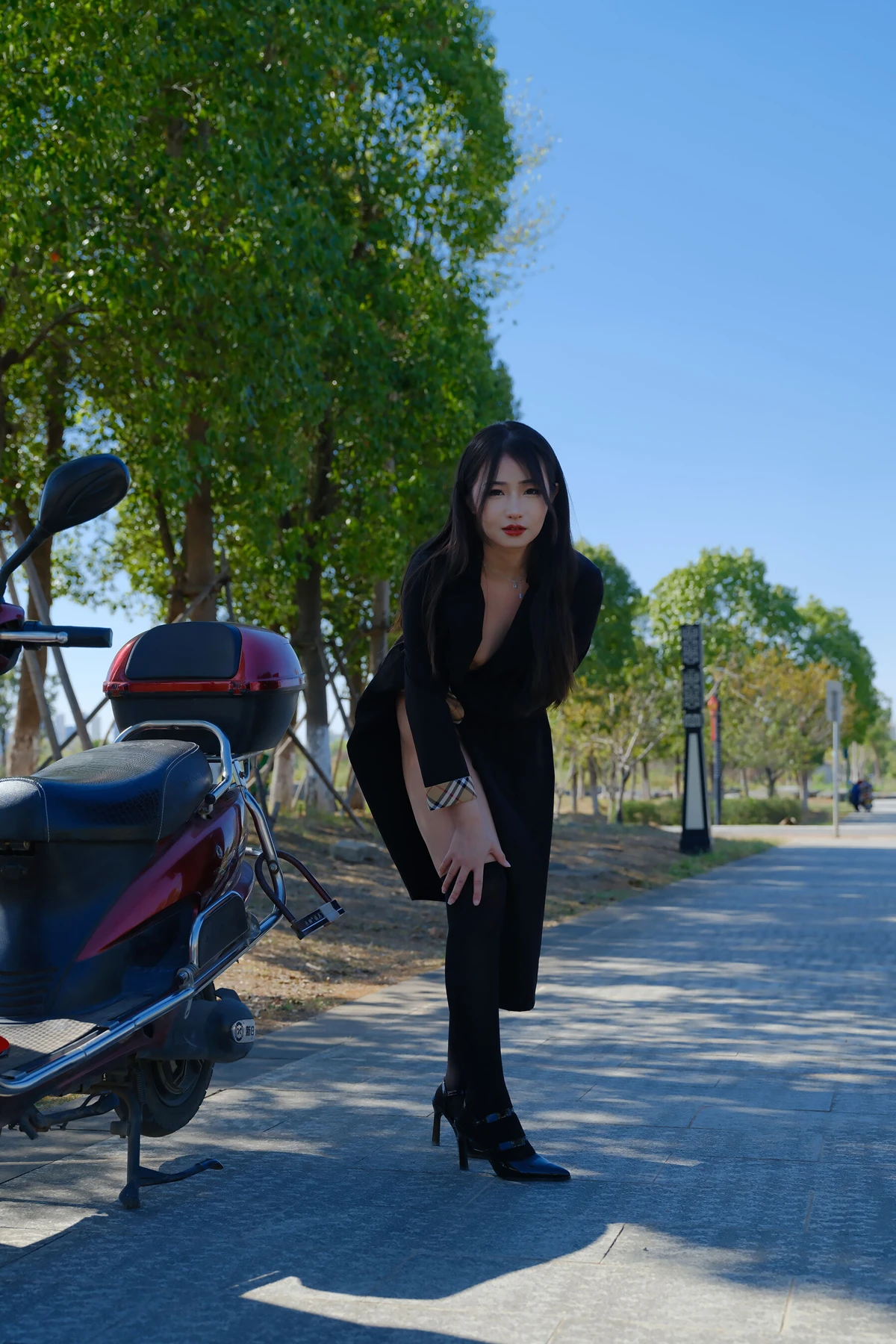 小泽 – 黑丝御姐 户外露出 Set.01