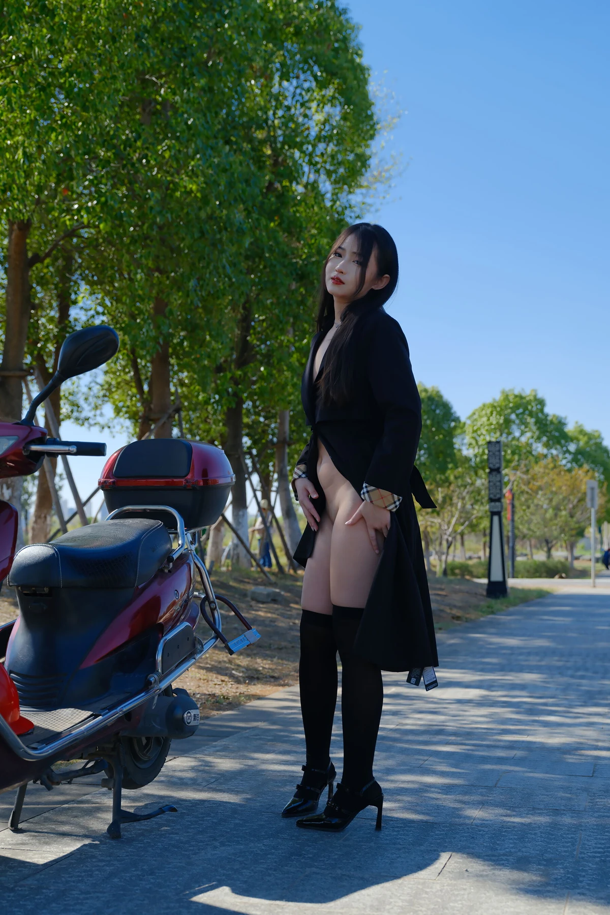 小泽 – 黑丝御姐 户外露出 Set.01