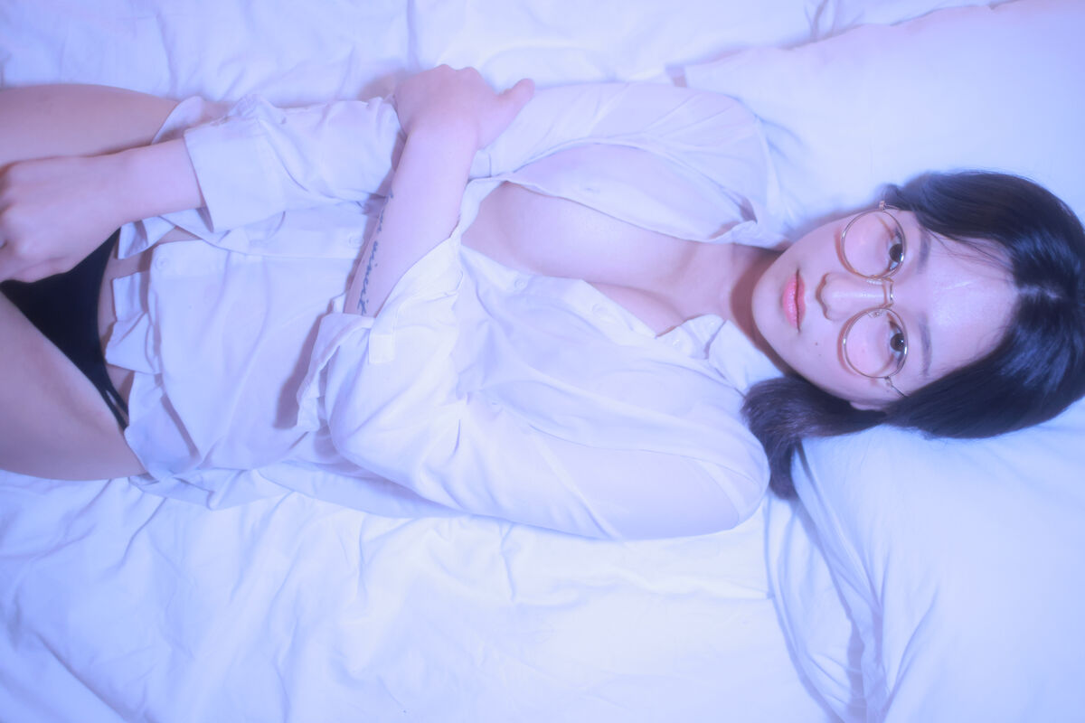 Sehee 세희 – Glasses Shirt Part1