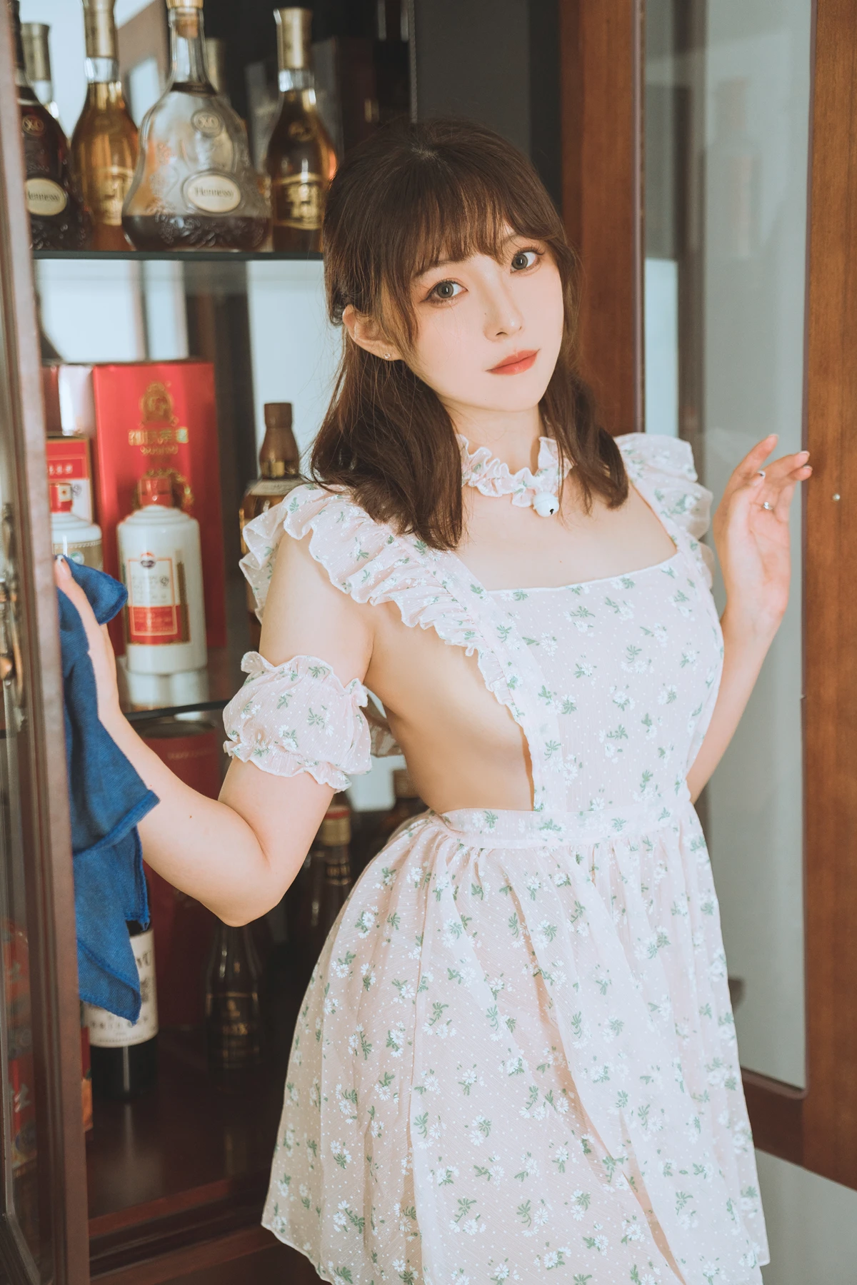 Cosplay Natsuko夏夏子 – 碎花围裙
