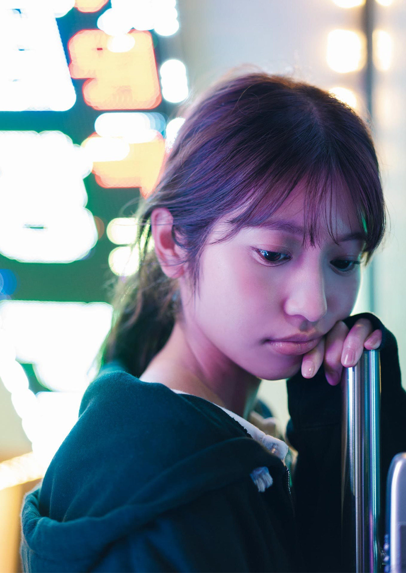 Emiri Yamashita 山下エミリー, 1st写真集 『SHY』 Set.01