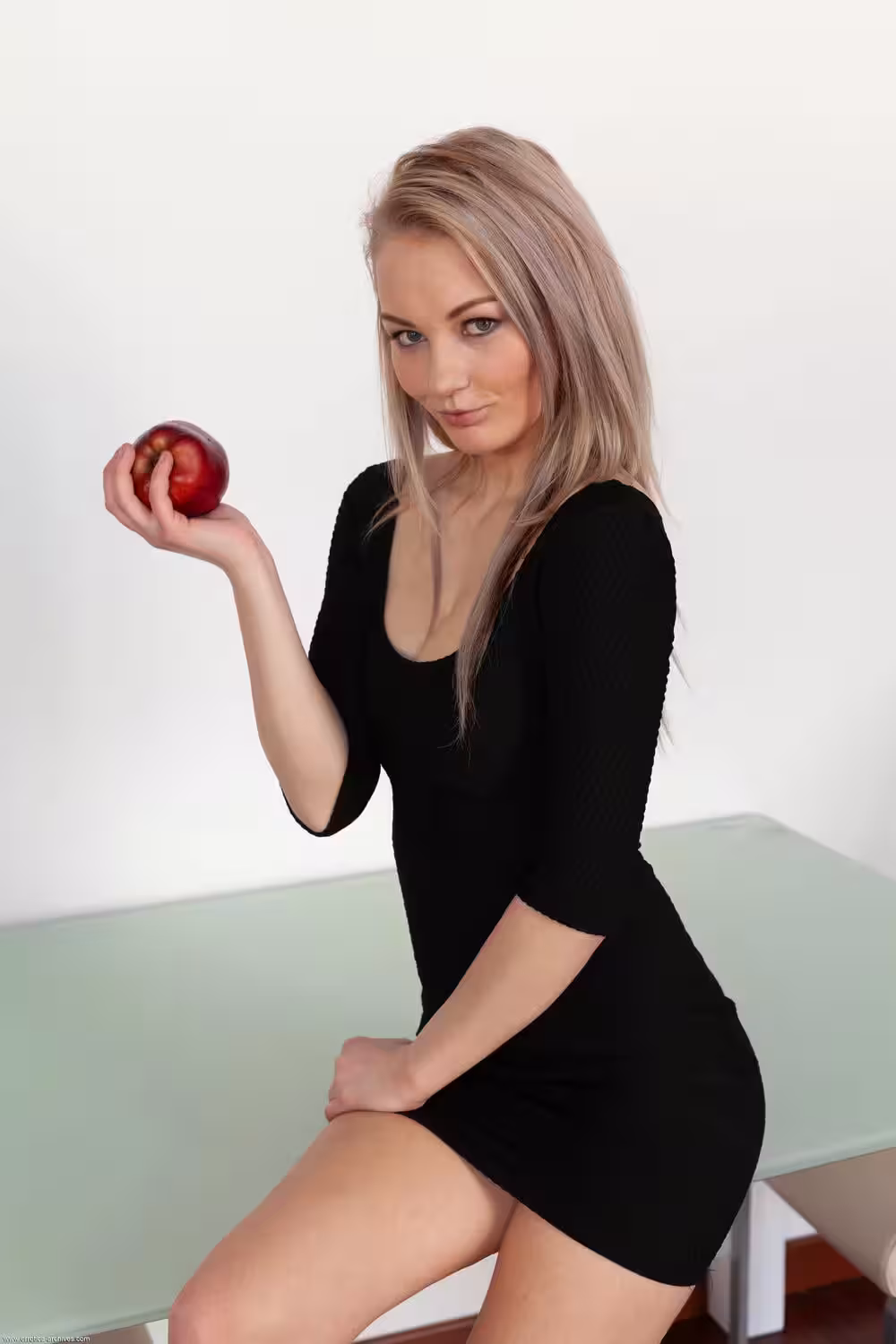 （ERROTOTA檔案）9月5日，2025年 – Lynne – Lynne（103p）