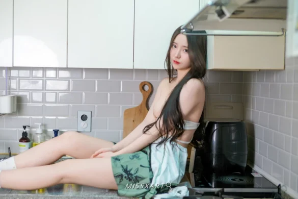 Yeolmu – Pose on the stairs and the sink