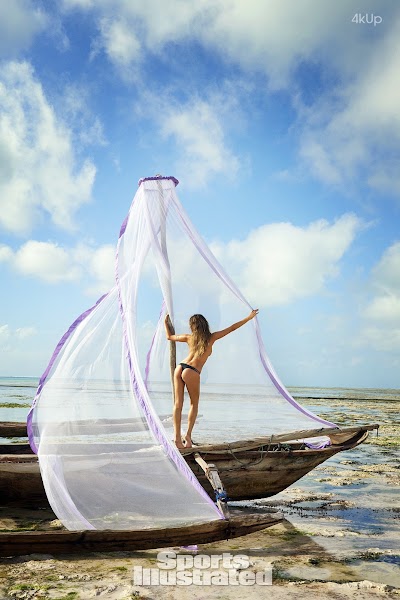 Chrissy Teigen 2016 Zanzibar