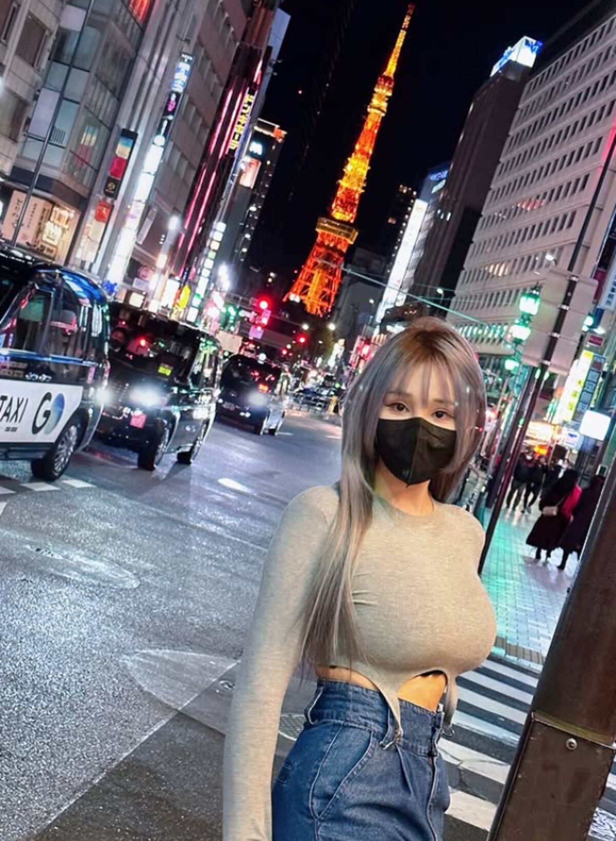 OF JANIE 泥泥 – 北捷手扶梯驚現爆乳妹「超大尺寸」緩緩上升 男性旅客塞爆 泥泥學姐大膽自拍 Part06 (64P)
