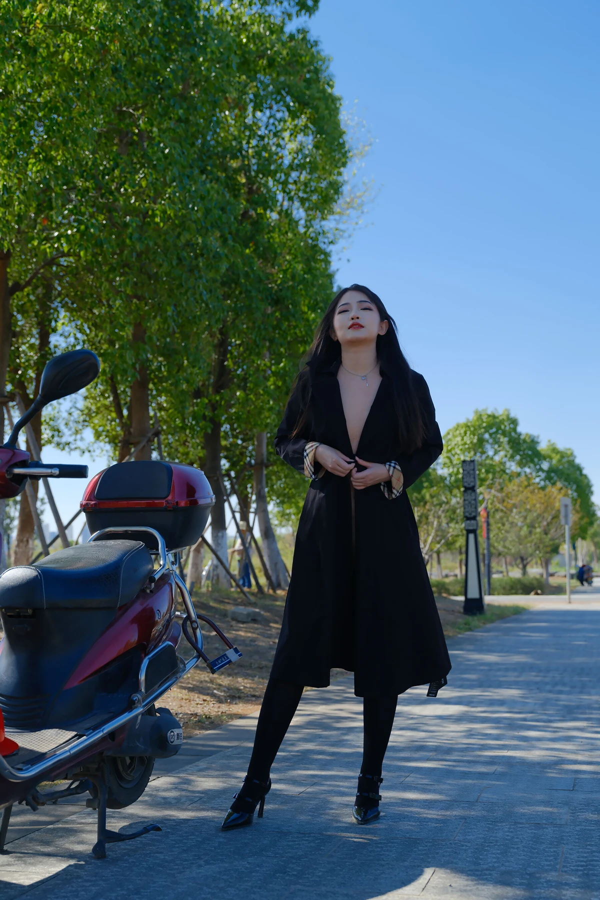 小泽 – 黑丝御姐 户外露出 Set.01