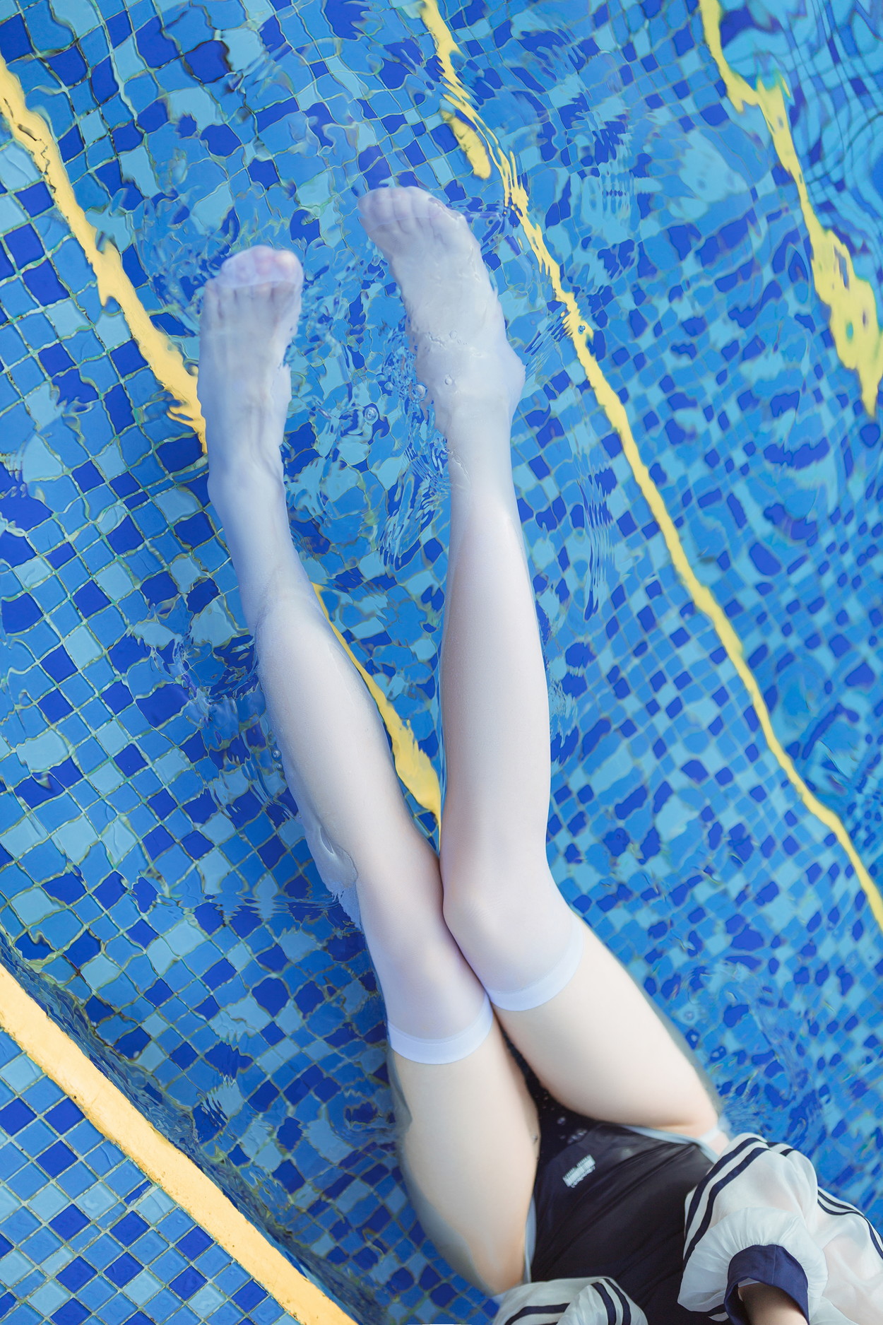 Cosplay 许岚LAN 泳池竟泳(40P)