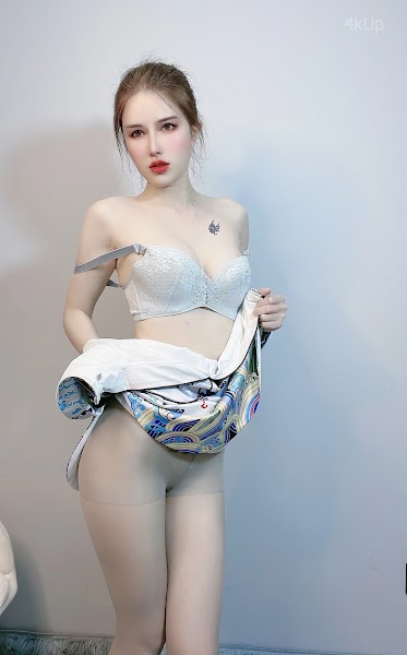 Coser@鹿八岁 预售期间附送自拍图