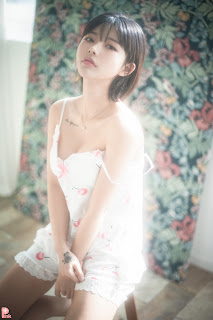 [PINK] U.Hwa (은유화) – Floral