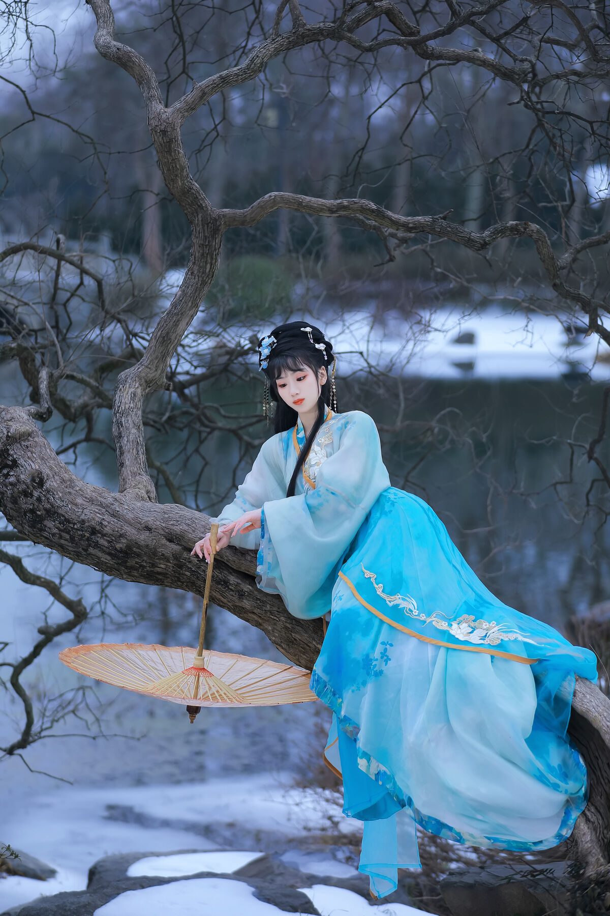 YiTuYu艺图语 Vol.8408 周周Ay (23P)