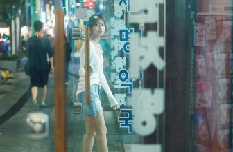 Emiri Yamashita 山下エミリー, 1st写真集 『SHY』 Set.01