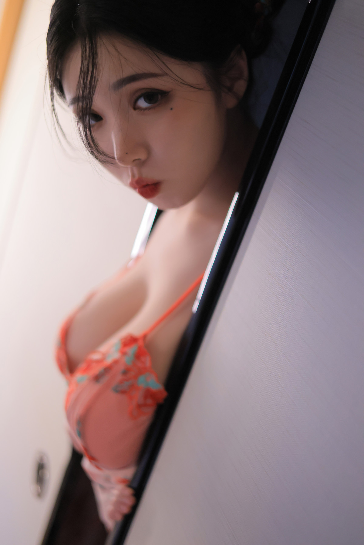 Yeon Woo 연우, Photobook ‘Heat’ Set.03(34P)