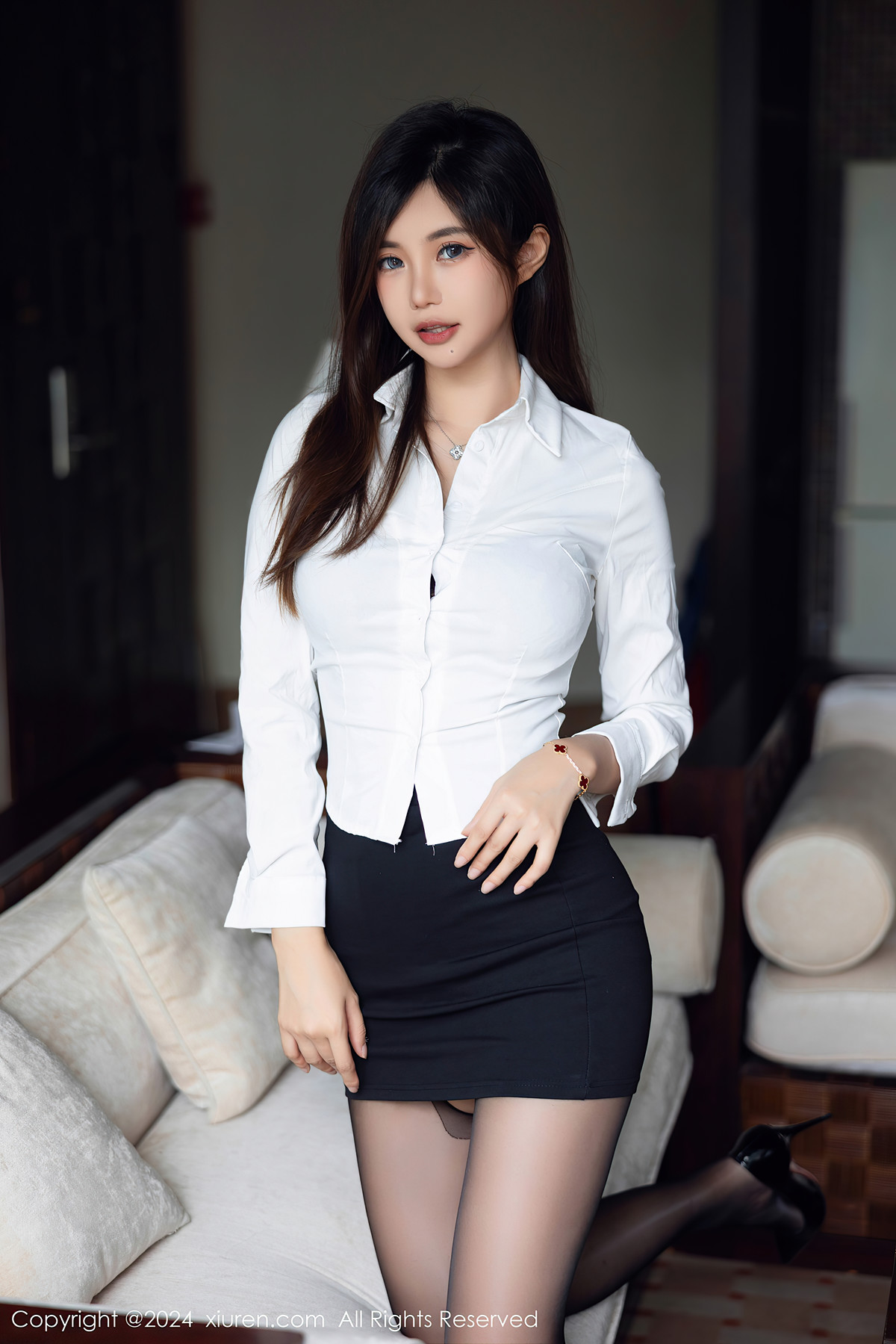XiuRen秀人网 No.8053 绮里嘉ula(91P)