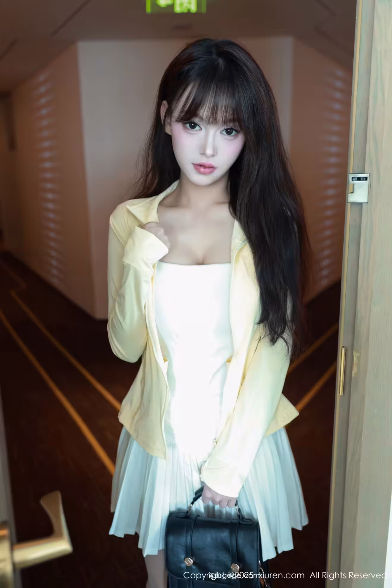 (XIUREN秀人網)2025.08.28 Vol.10702 糯咪 完整版無水印寫真(82P)