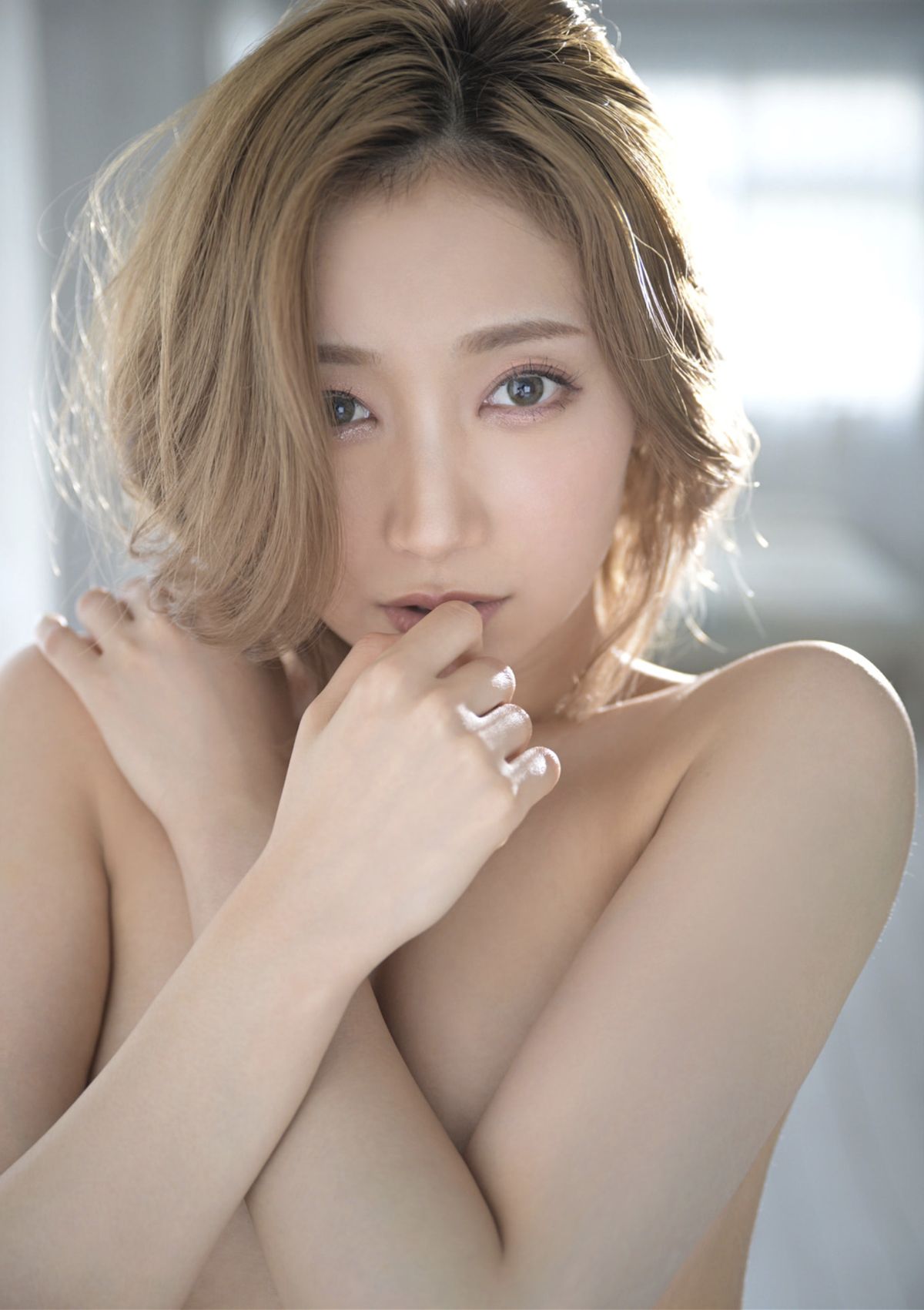 JP Kami Anna 加美杏奈 – 隣の部屋の美脚お姉さん (66P)