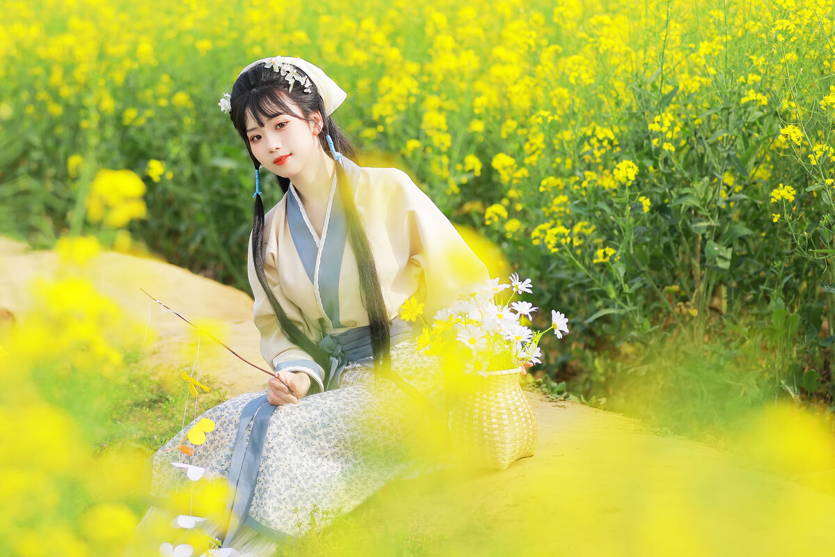 YiTuYu艺图语 Vol.8416 周周Ay (26P)