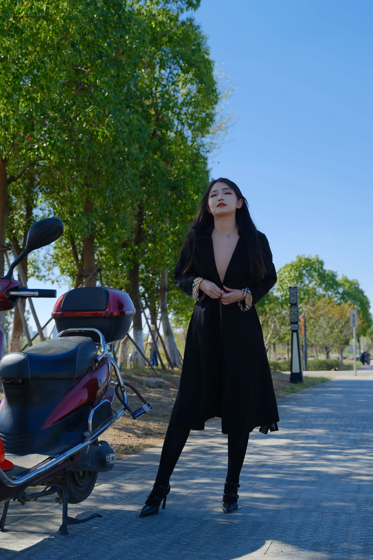 小泽 – 黑丝御姐 户外露出 Set.01