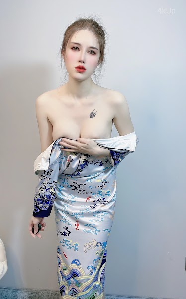 Coser@鹿八岁 预售期间附送自拍图