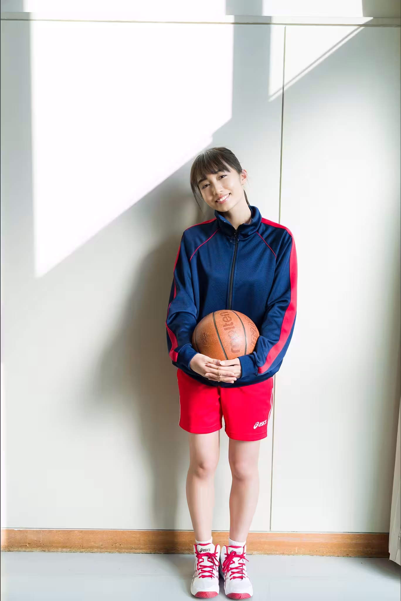 黑色hikari神圣美麗的女孩Spisan Gravure攝影書（41p）
