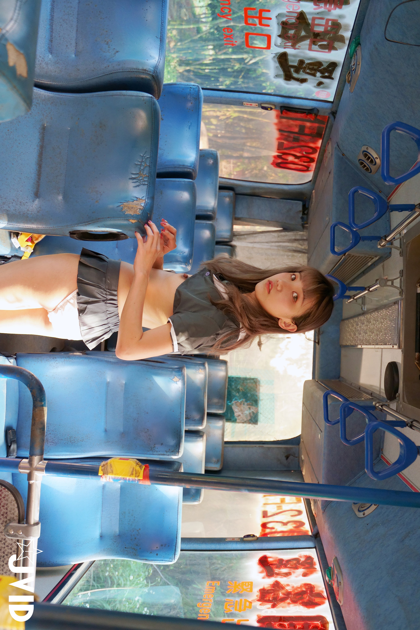 JVID 伊芙蝶 – 真实-公车上处女丧失回忆录 Set.01(41P)