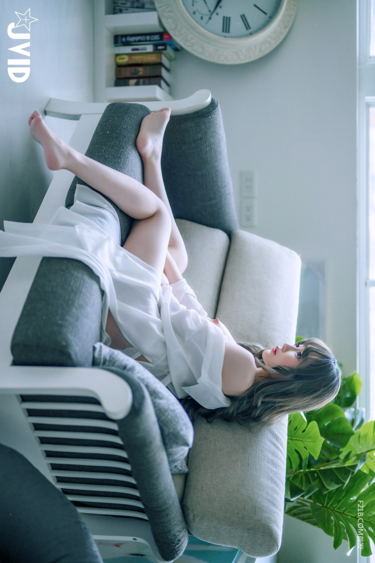 JVID 璃奈醬 – 兄弟一起把玩超美極品充氣娃娃，誤觸開關，一秒變真人 掰超開特寫／想咬一口鮑 Set.02