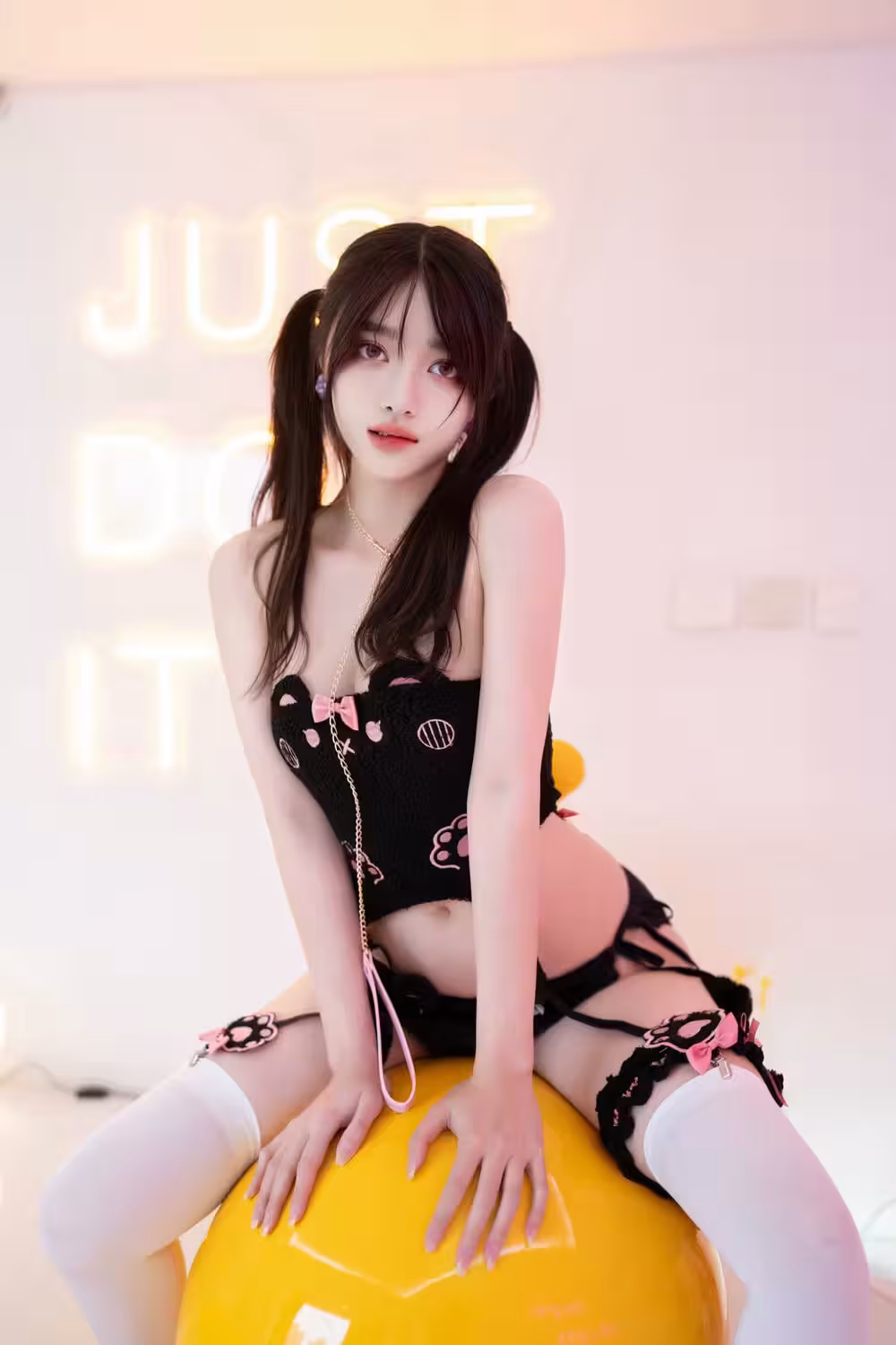 [網路收集系列] 白露lulu – 秀人網模特 情趣白絲童真套裝[84P 3V]