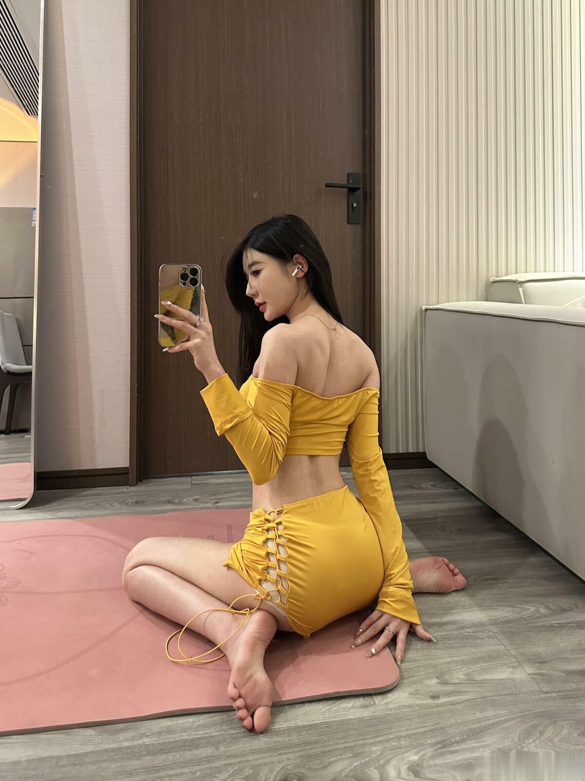 Li Yun Xi Baby 黎允熙baby – 柠檬黄 (37P)