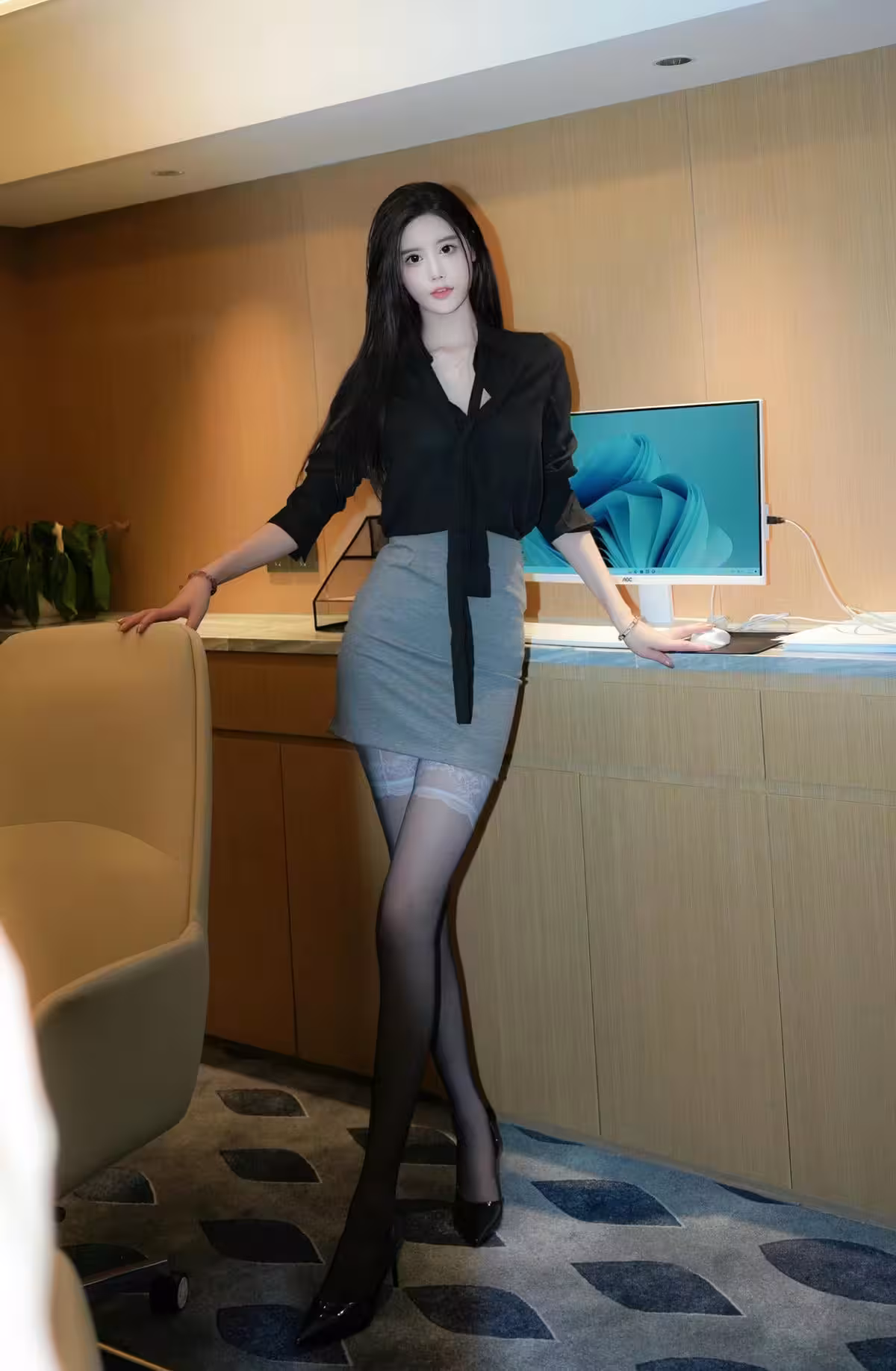 [網路收集系列] 晚蘇susu – 秀人網模特 性感製服黑絲OL[87P]