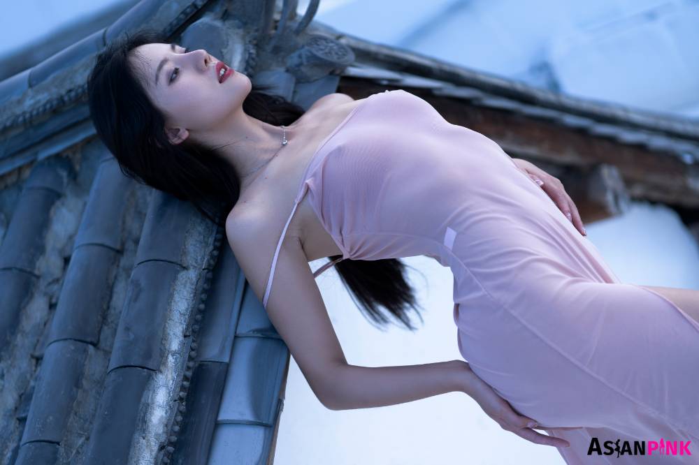 Jiu Shi A Zhu A (就是阿朱啊): The Roof (105 Photos + 1 video)