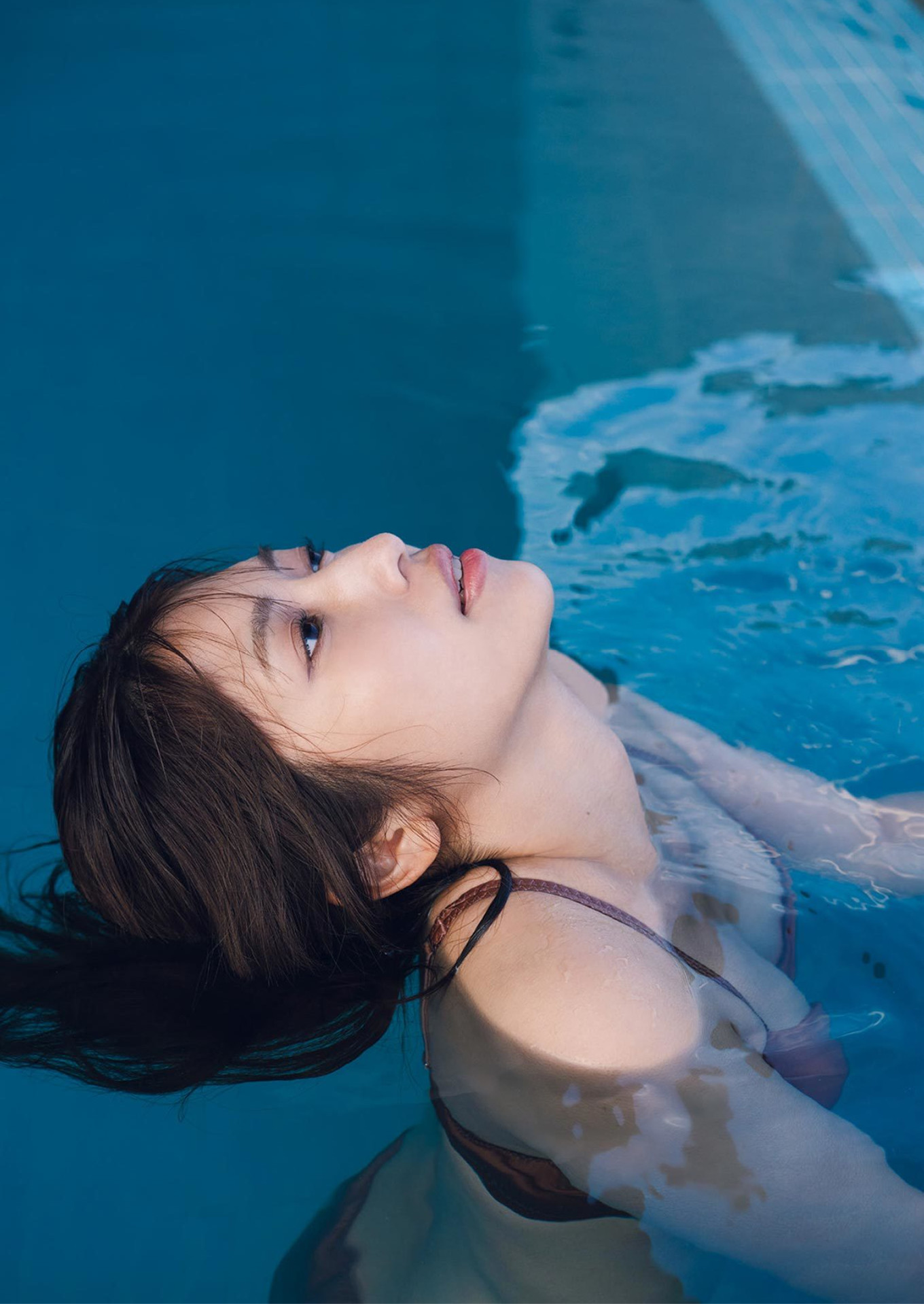 Emiri Yamashita 山下エミリー, 1st写真集 『SHY』 Set.03