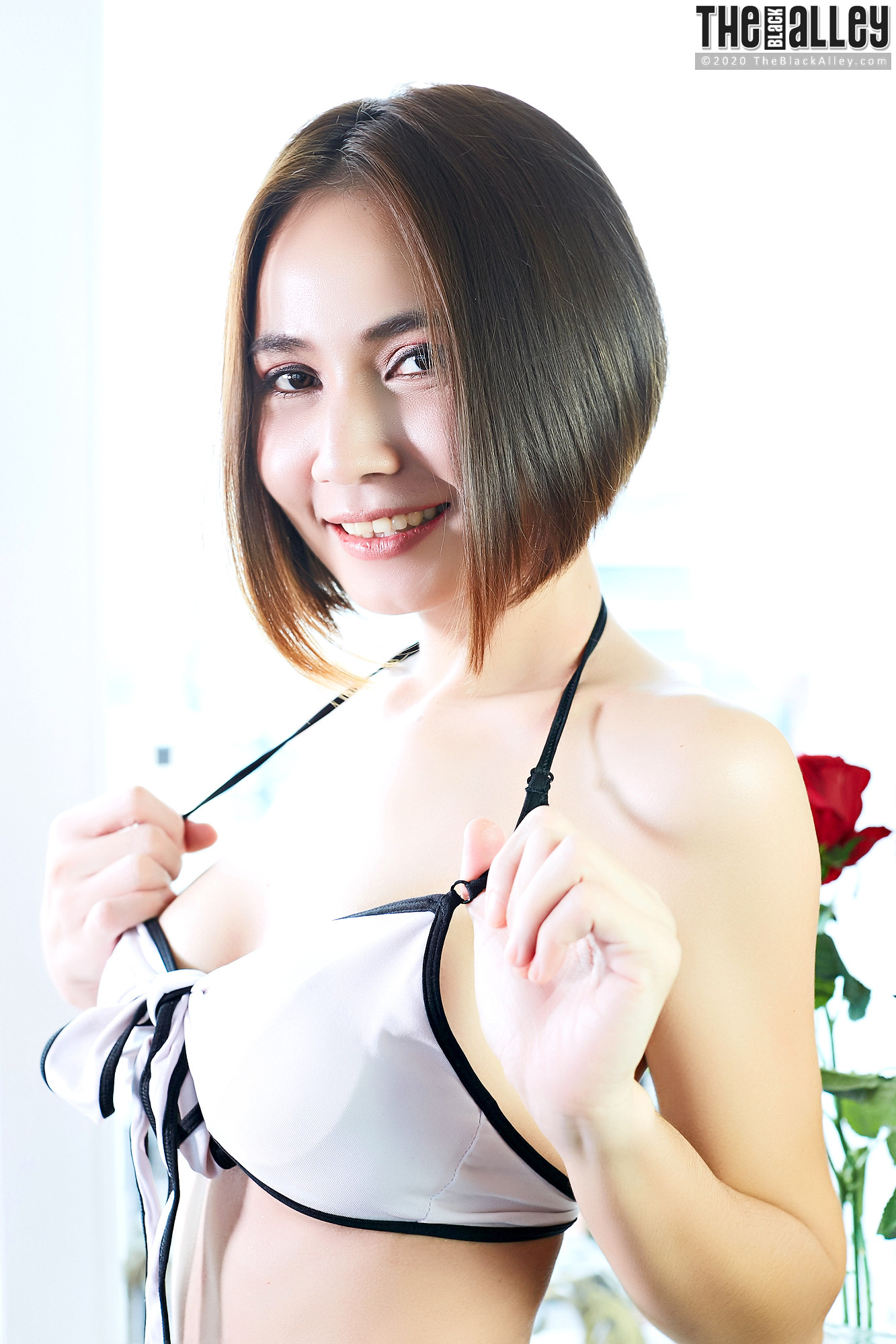 Ellie The Black Alley Photobook Set.31(100P)