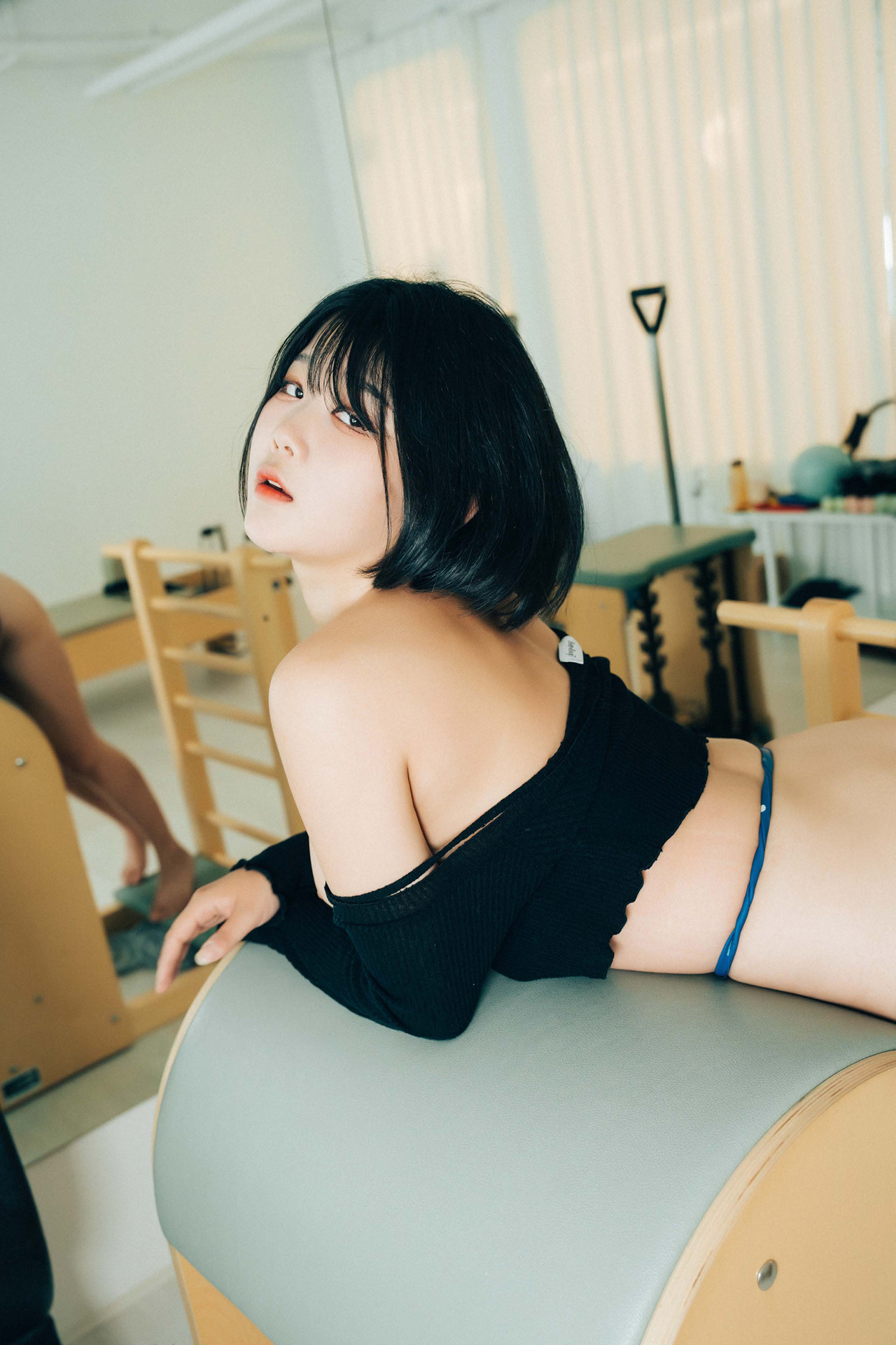 ZIA.Kwon 권지아, Haivia Photobook ‘Oily’ Set.02