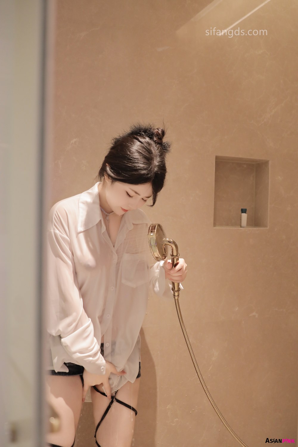 [XR Uncensored] Chen Xiaohua (陈小花) – R18 秀人网模特 浴室中的激情