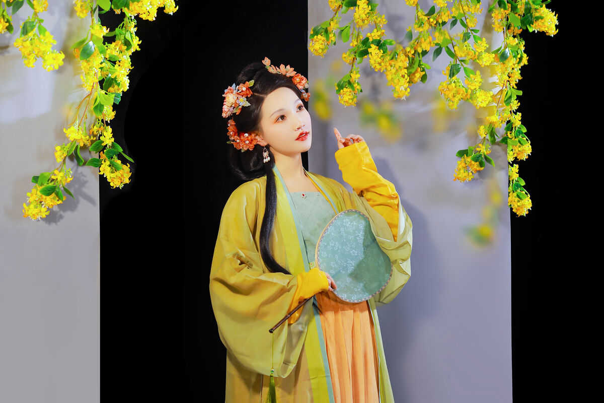 YiTuYu艺图语 Vol.8384 焚香小也 (23P)
