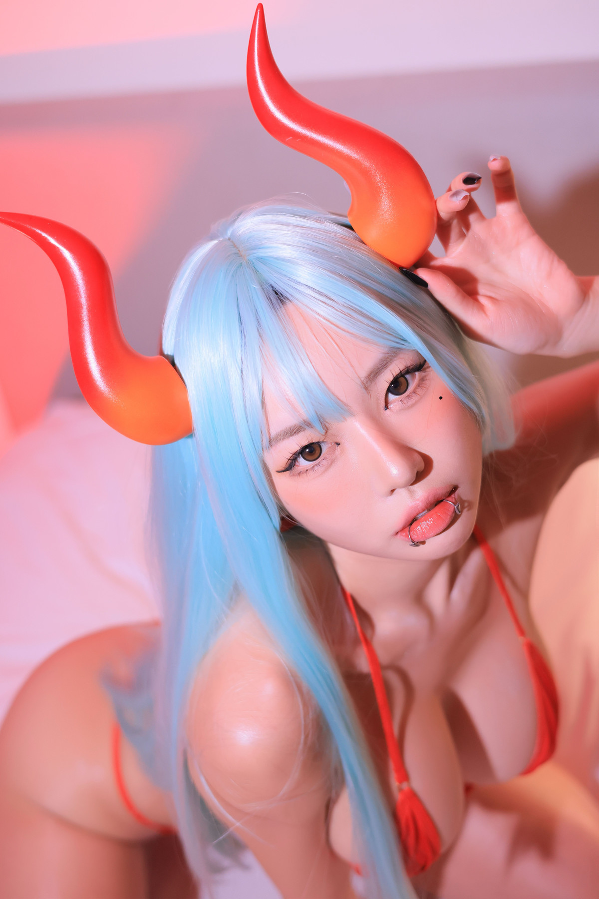 Dongeuran 동그란, PhotoBook 「Red Succubus」 Set.03