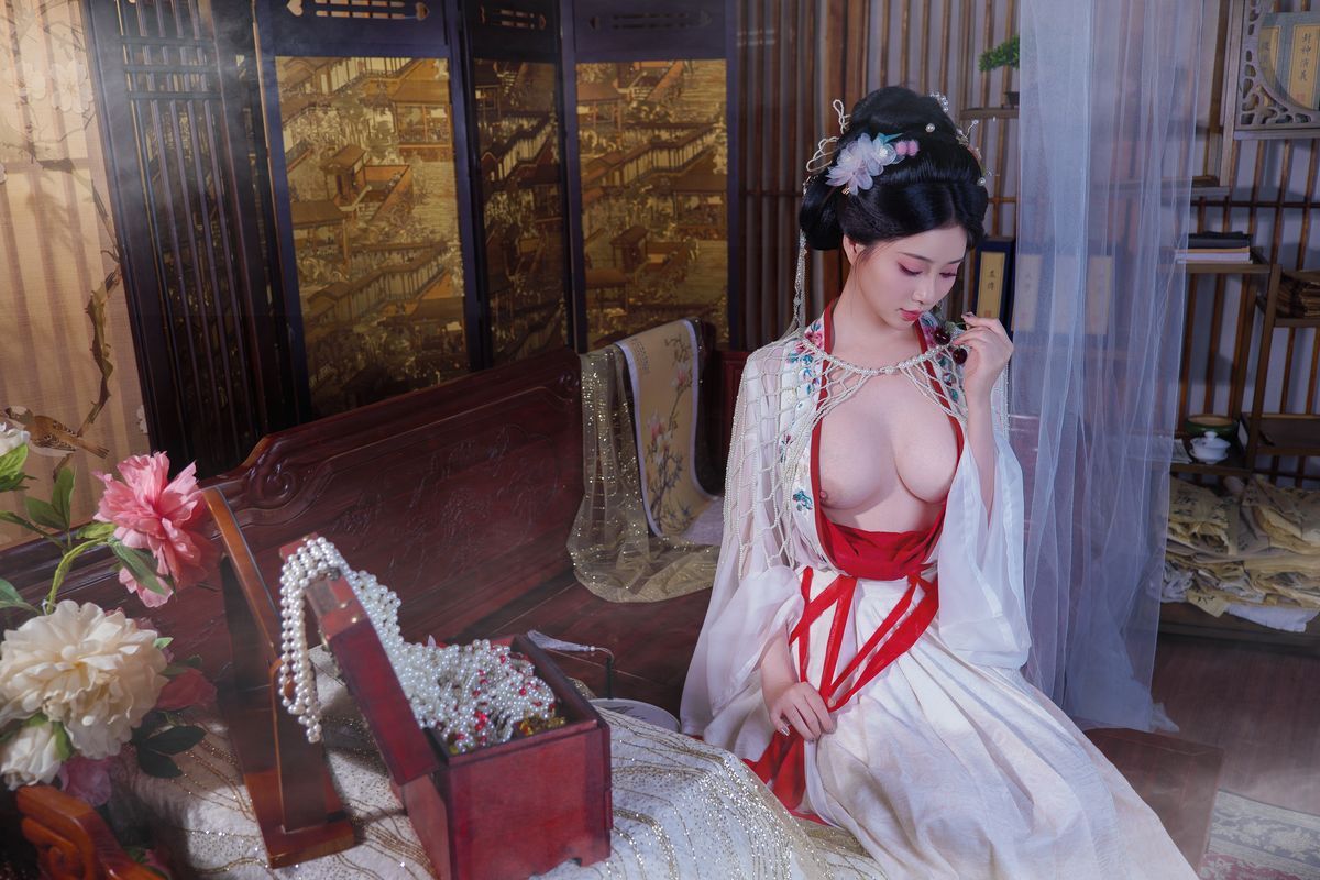 Coser@年年Nnian – 广寒宫 (81P)