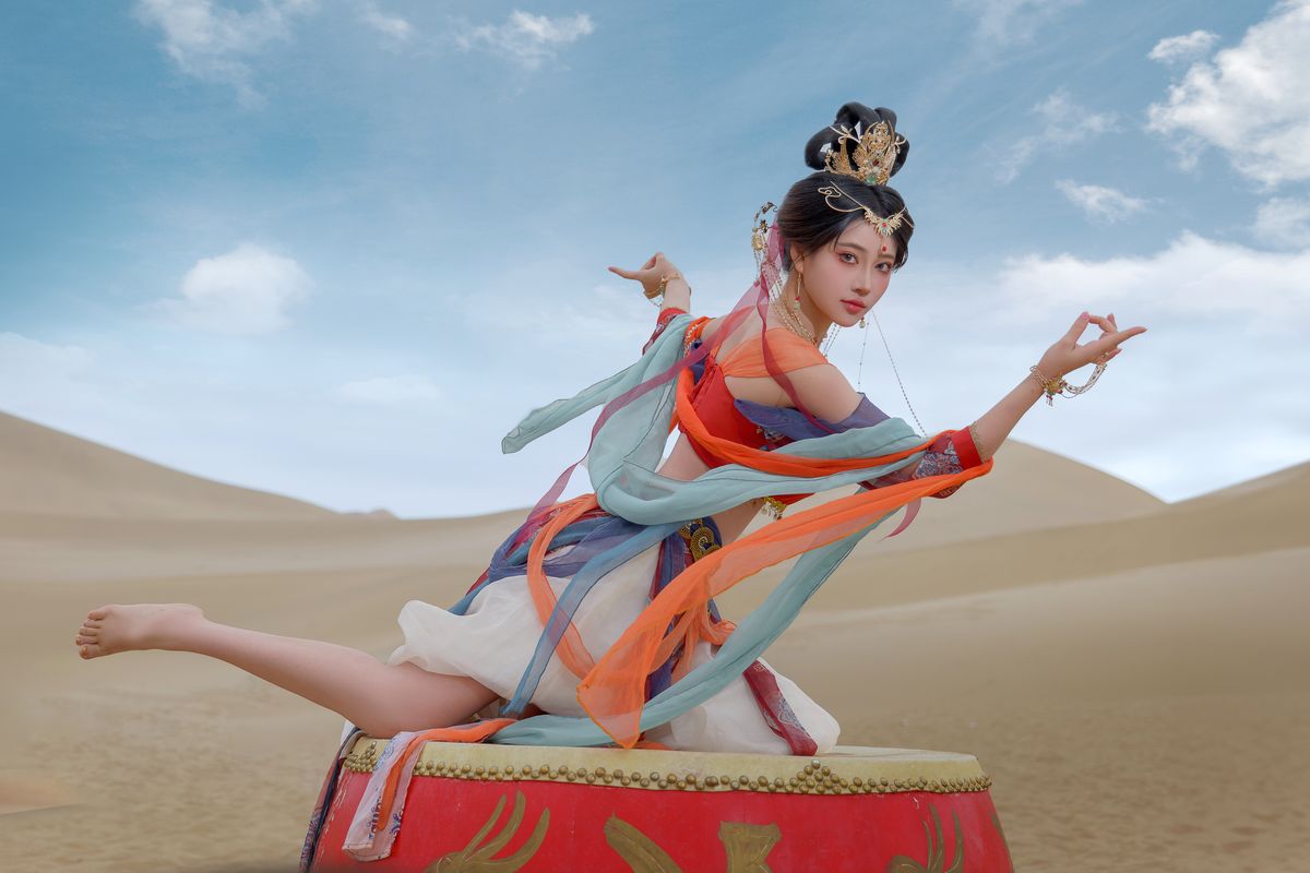 Coser@年年Nnian – 飞天 (64P)