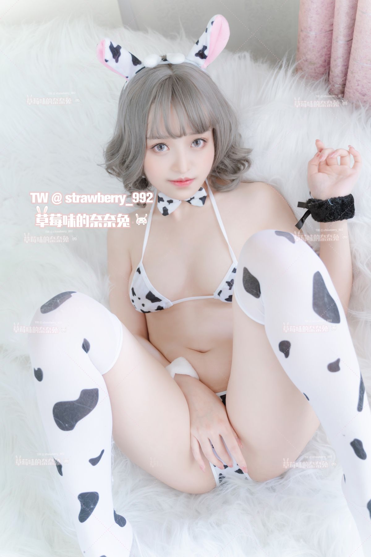 Coser@草莓味奈奈兔 – 奶牛 (32P – 3V)