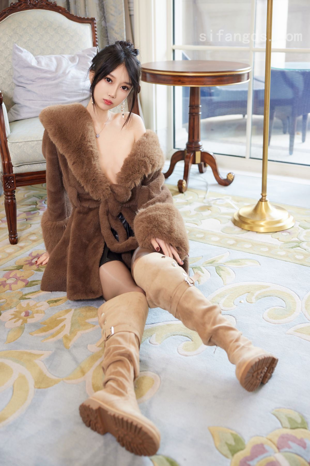 XR Uncensored Yue Er Yue Er 玥儿玥er – R18 秀人网模特 魅力皮草 Part01 (47P – 5V)