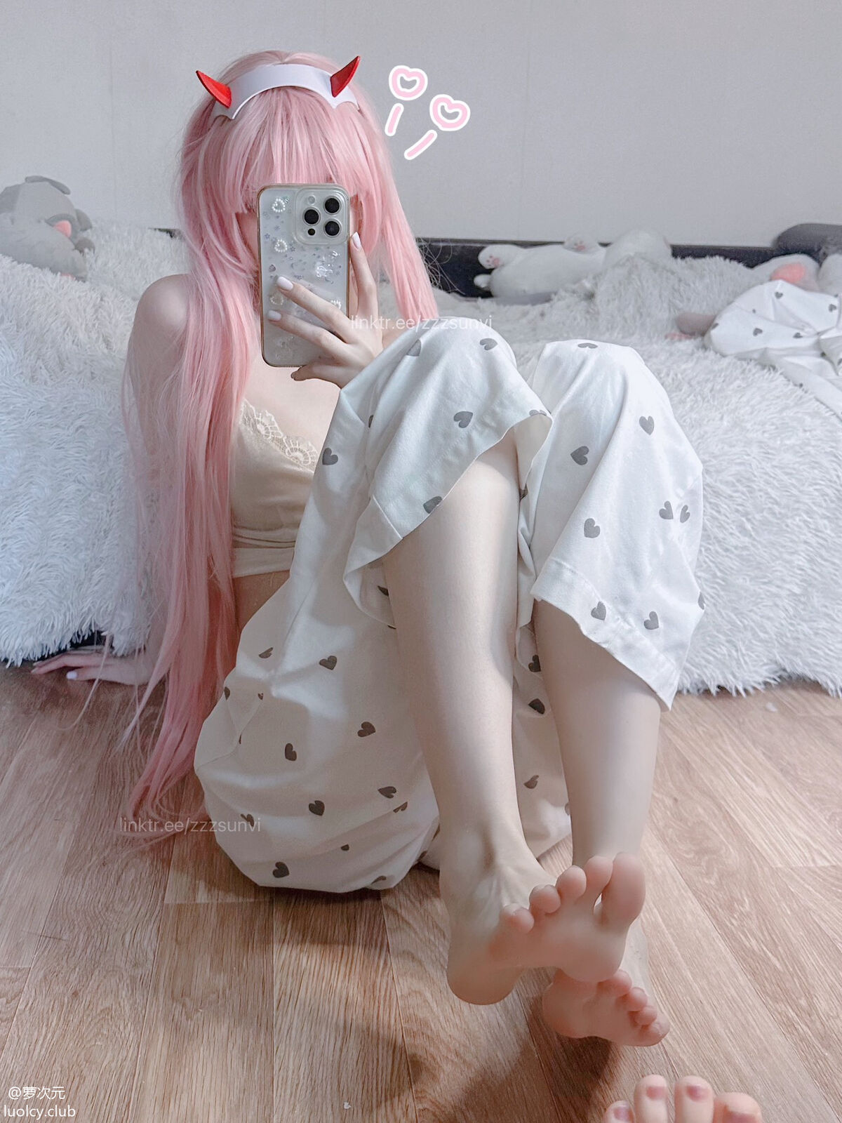 Coser@zzzsunvi – 顶级Cos白虎萝莉美女 治愈系少女的温馨日常 Part01 (65P – 4V)