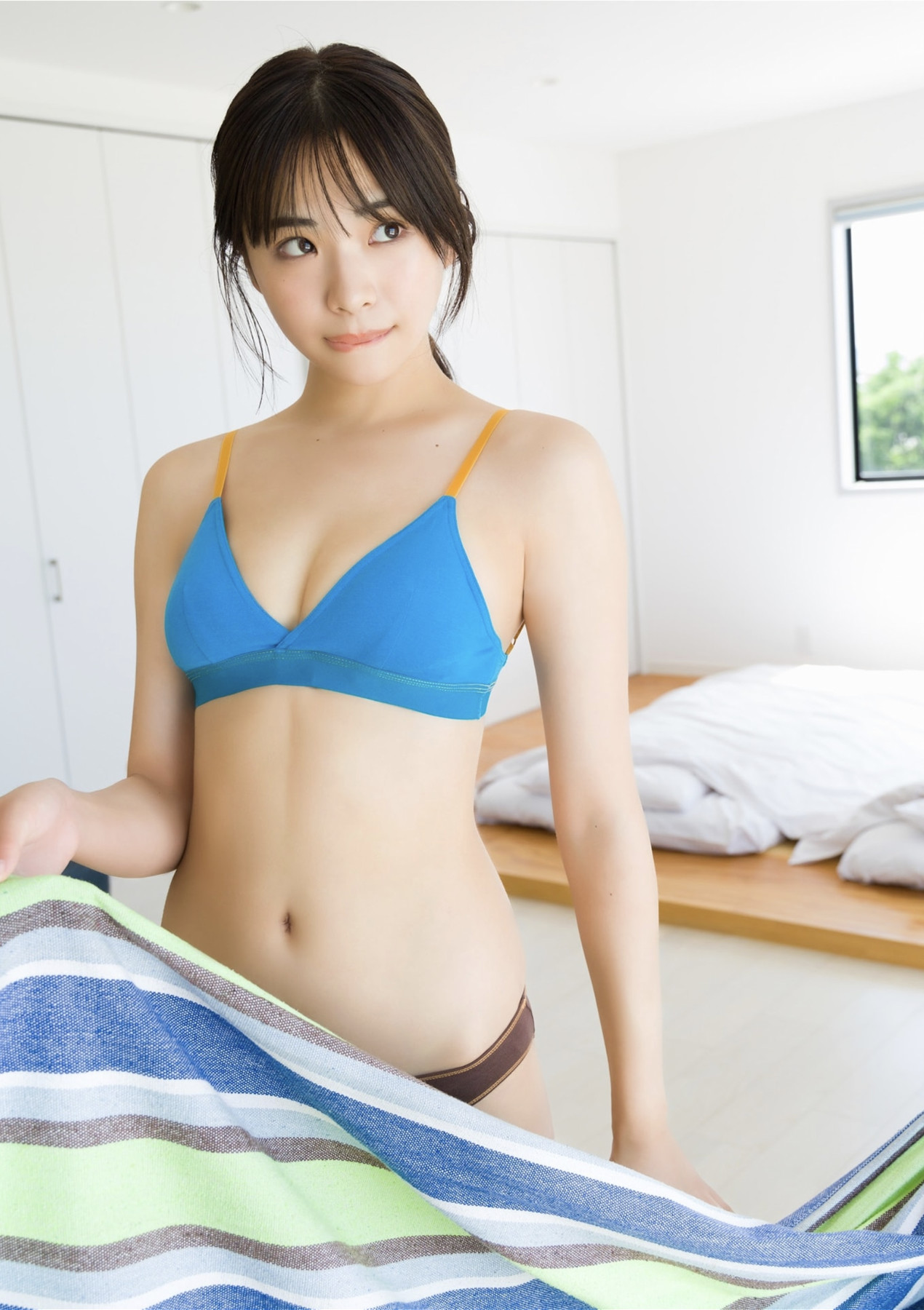 Kaon Aso 麻生果恩, 写真集 「偶然隣の席に座っていたとしても」 Set.01