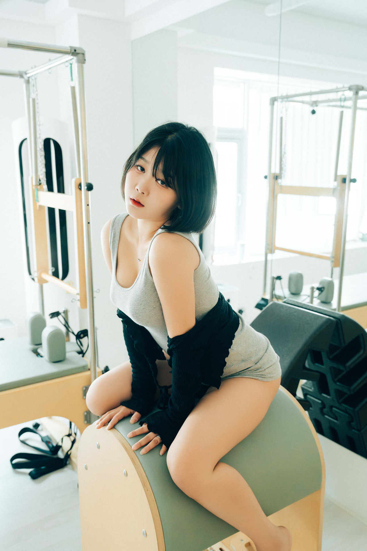 ZIA.Kwon 권지아, Haivia Photobook ‘Oily’ Set.01(50P)