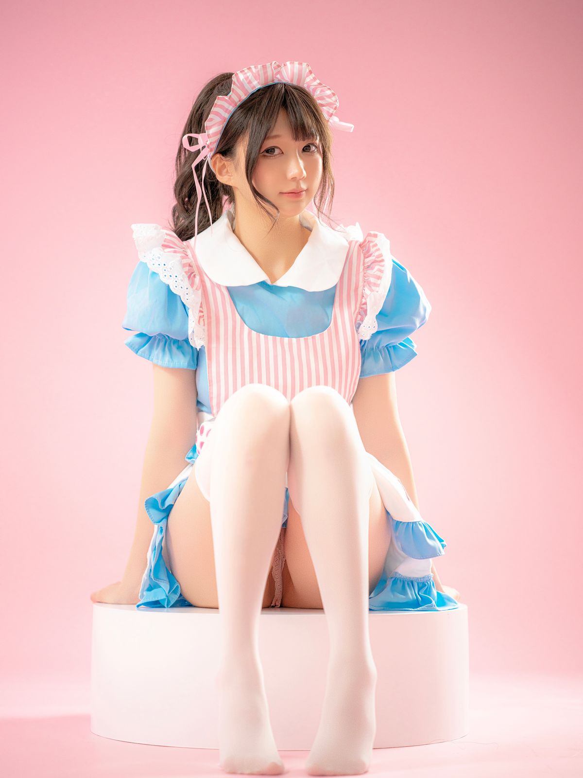 Coser@NAGISA魔物喵 – メイド喫茶 (91P)